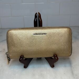 Michael Kors Saffiano Leather Full Zip Jet Set Continental Wallet